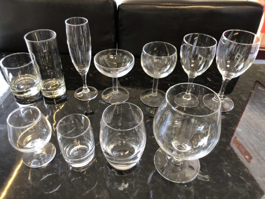 Tables, nappes, verres, chaises, chapiteaux. Location dans le 27, 28, 78