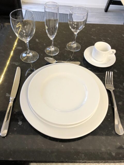 Tables, nappes, verres, chaises, chapiteaux. Location dans le 27, 28, 78